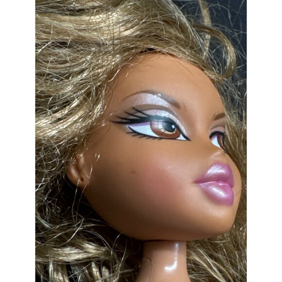 Bratz Doll Baby Suk Outfit Blonde Hair & Accessories - Picture 3 of 7